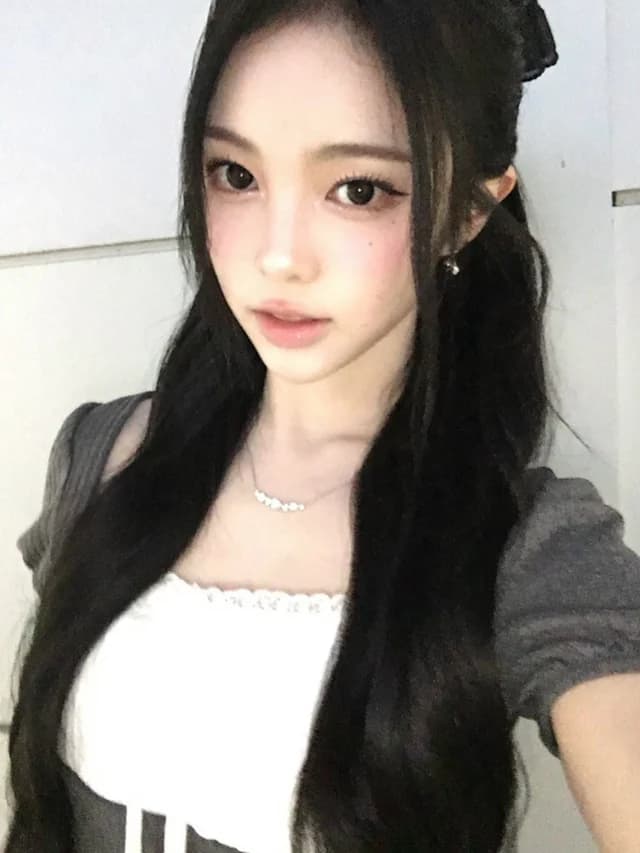 IAN in Tokyo, photo 3 from her Weverse post